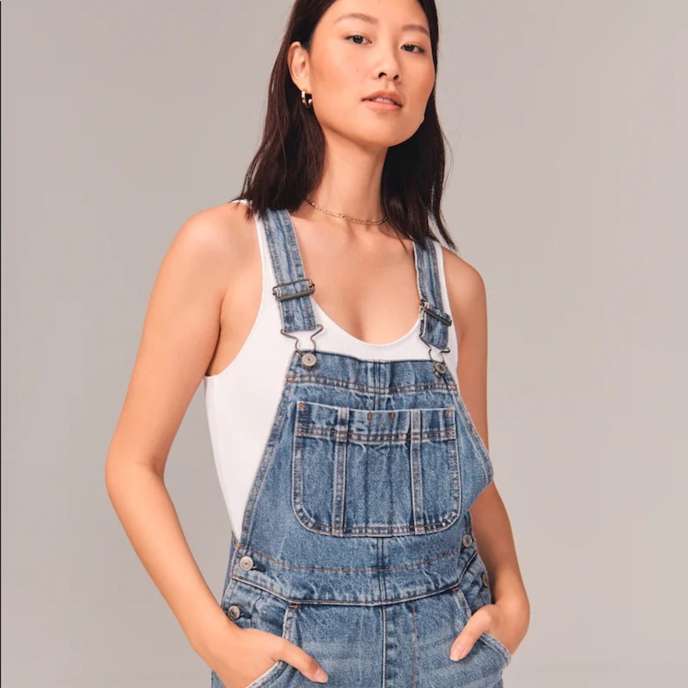NWT high waisted Abercrombie and Fitch overalls.